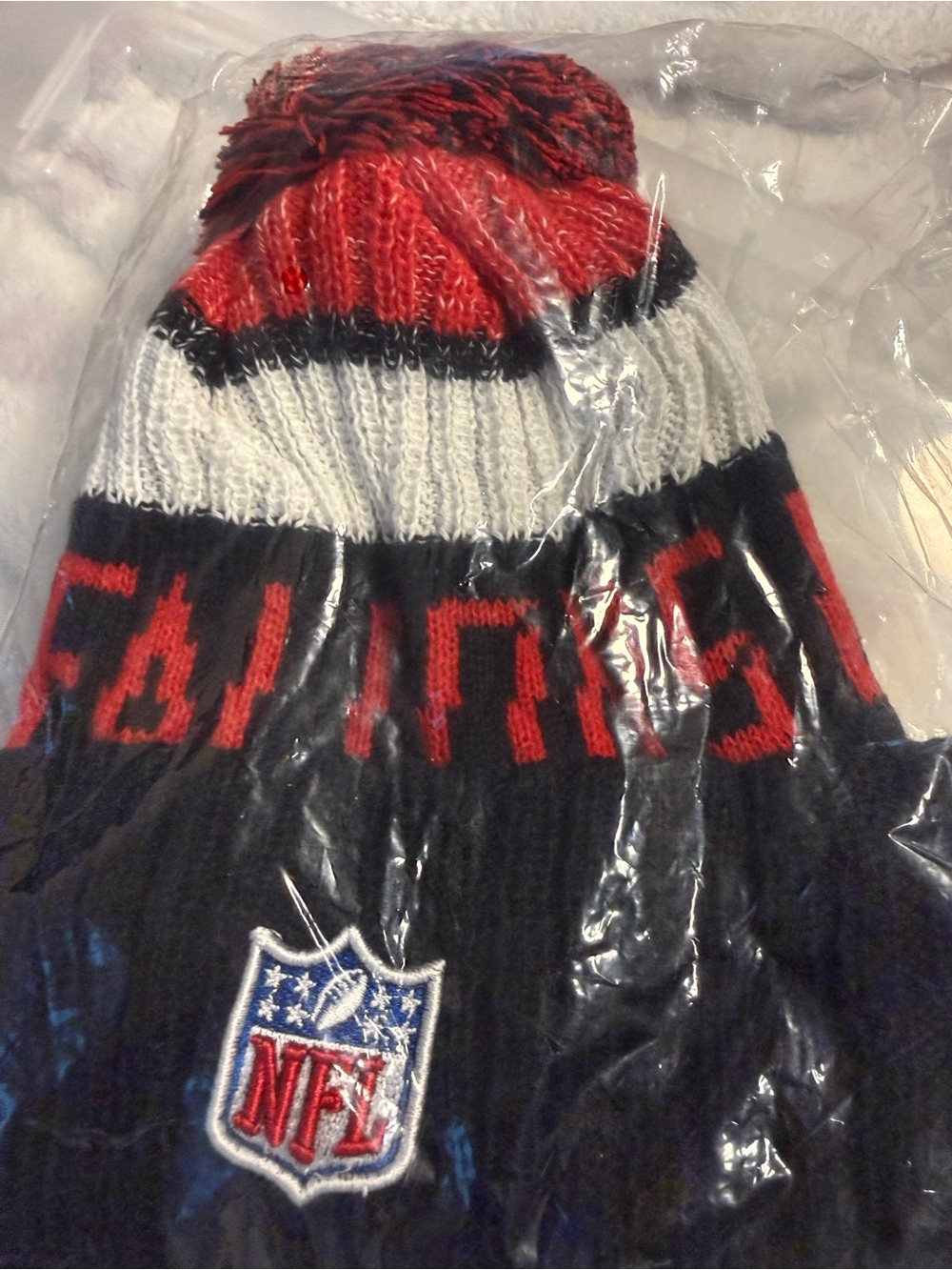 Falcons Pom Pom beanie hat - Picture 3 of 4